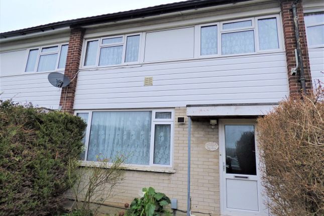 Terraced house to rent in Common Road, Langley