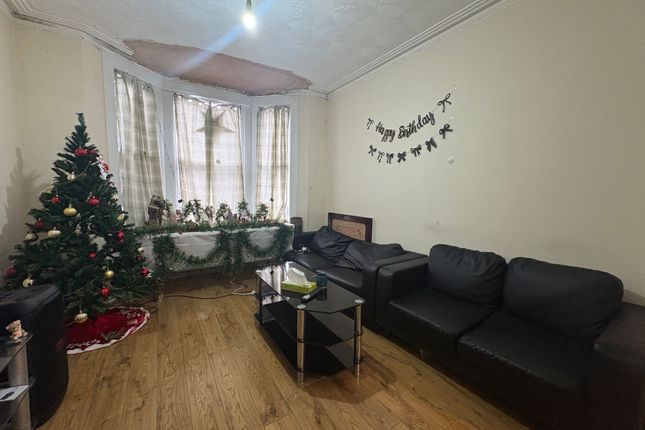 167 Western Road, Southall photo 2