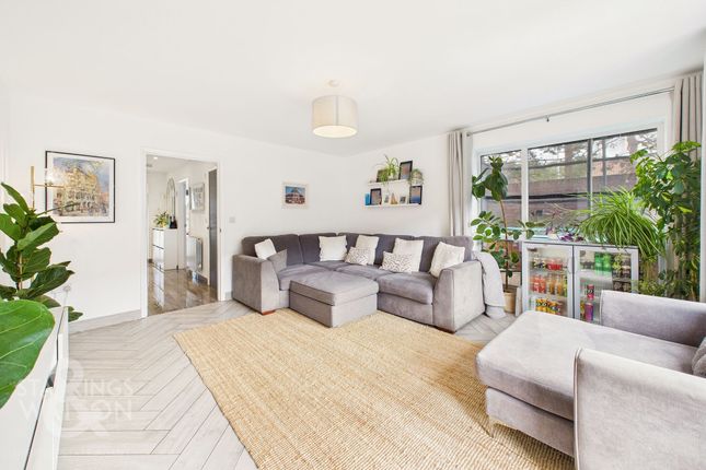 6 Le Safferne Gardens, Norwich photo 3