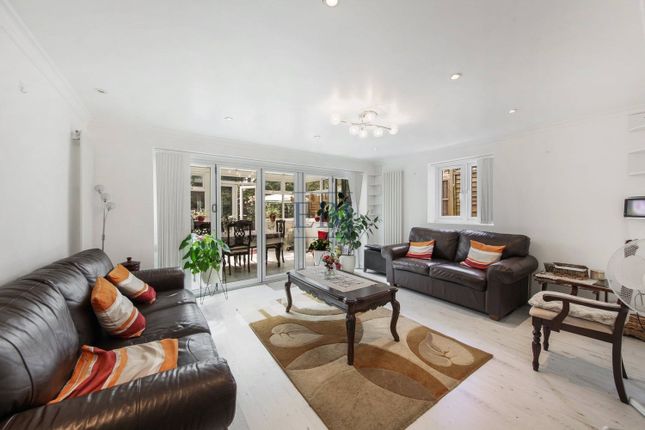 151(L2), Friern Road, London photo 2