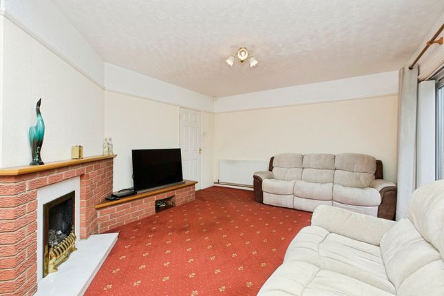 16, Tewkesbury Crescent, Derbyshire photo 4