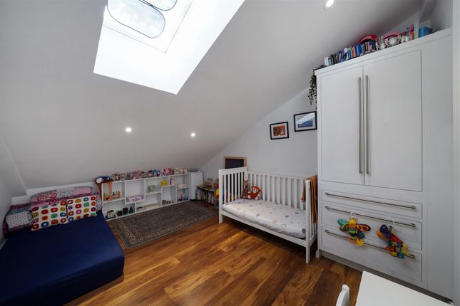 Flat for sale in Rayleigh Road, London