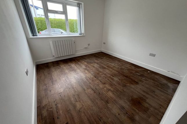 Flat to rent in Imber Road, Warminster, Wiltshire