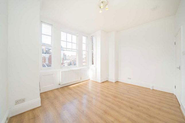 Flat 2, 7, Gleneldon Road, London photo 3