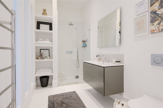 Flat for sale in Montague Road, Richmond