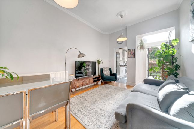 Thumbnail Flat for sale in Thane Villas, Finsbury Park, London