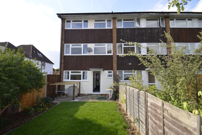 End terrace house to rent in Queens Drive, Guildford