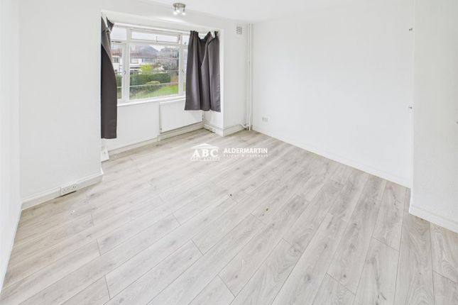 Flat 45, Vincent Court, Bell Lane, London photo 4