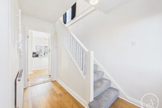 37, Carrholm Road, Leeds photo 2