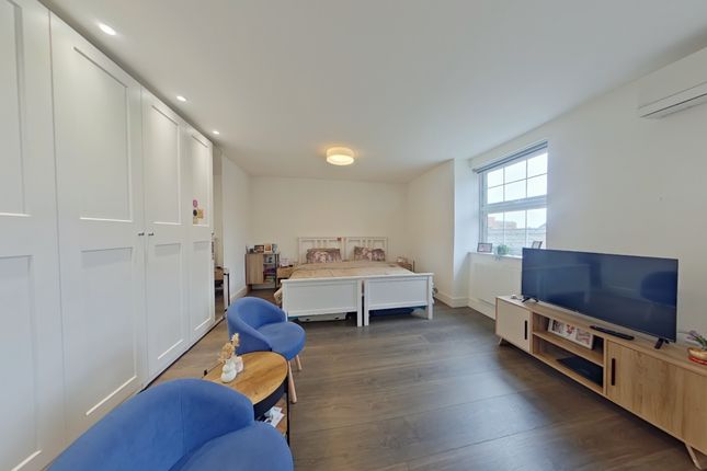 FLAT 4, 25A Drapery, Northampton photo 2