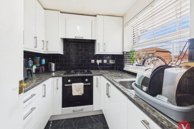 12, Whitehaven, Luton photo 4