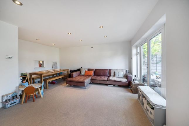 2C, Wolverton Road, Stanmore photo 3