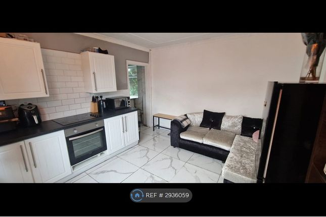 Warwick Avenue, Stoke-On-Trent photo 4