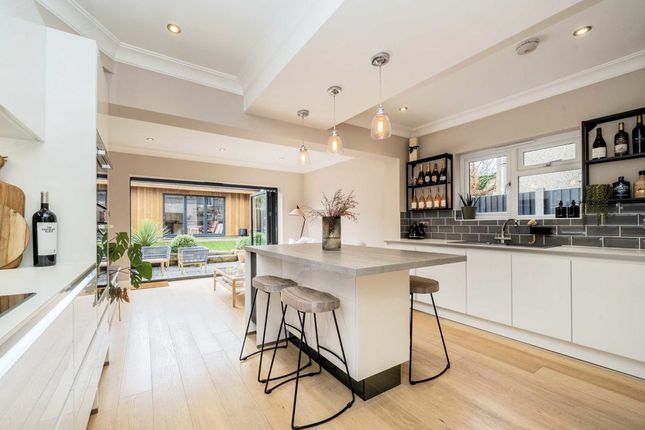 Thumbnail Flat for sale in Gracefield Gardens, London