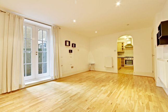 66 Royal Drive, Princess Park Manor, London photo 4