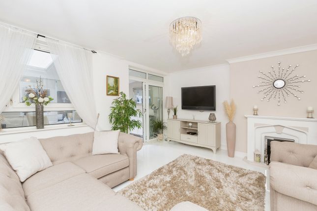 Flat for sale in Knapp Road, London