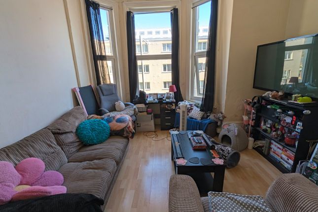 Flat 2, 2, Marine Terrace, Kent photo 2