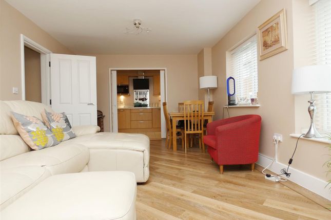 Flat to rent in Wicketts End, Whitstable