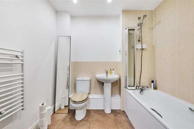 Flat for sale in George Mathers Road, London