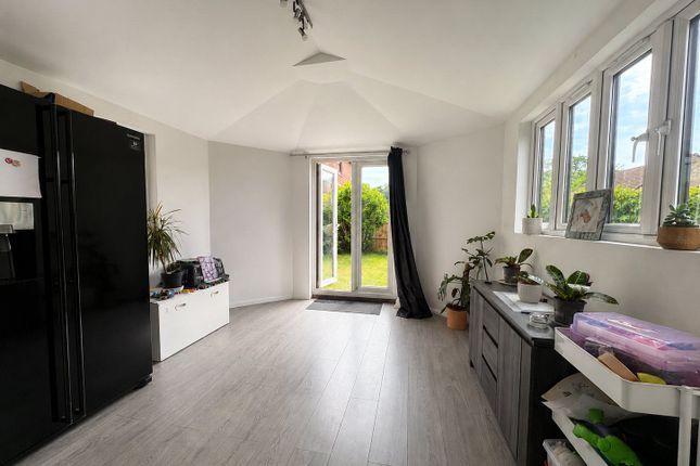 11, Rowhurst Avenue, Surrey photo 4