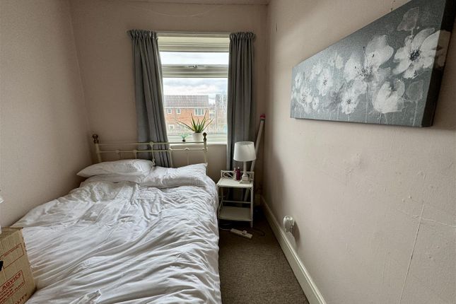Flat to rent in North Road, Darlington