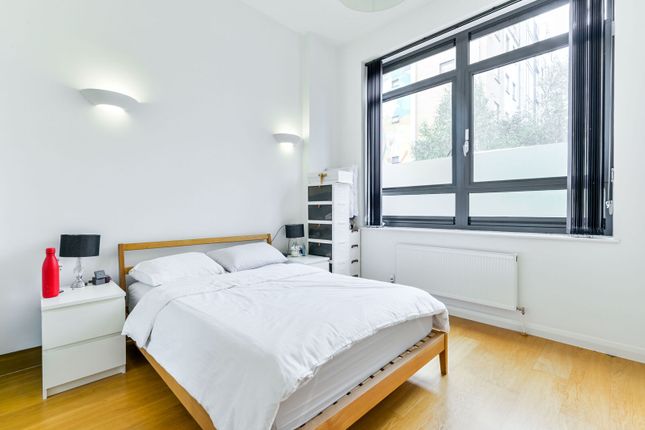 Anthony Court, Chiswick photo 4