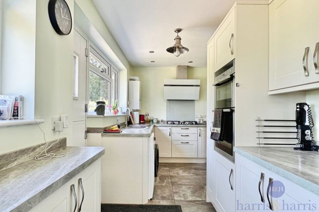 3, Axe Valley Close, Axminster photo 3
