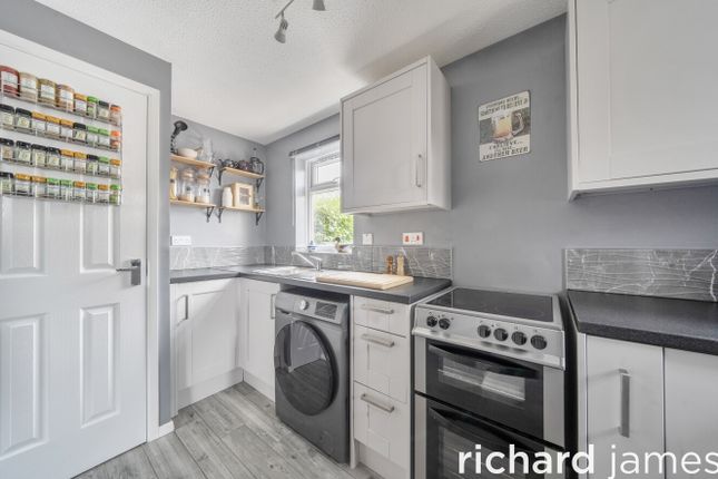 7, Victoria Drive, Chippenham photo 2