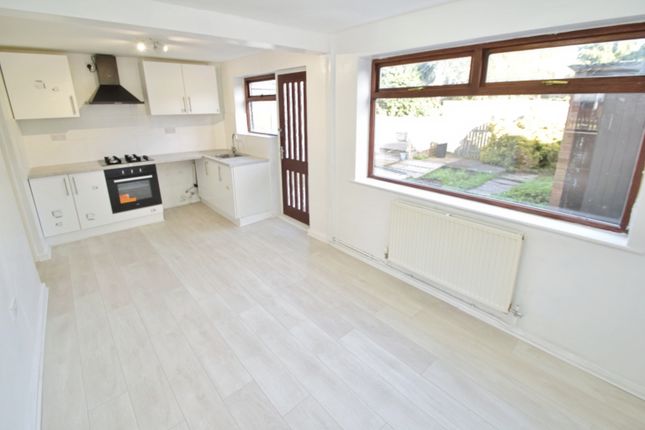 3, Midway Avenue, Bradford photo 2