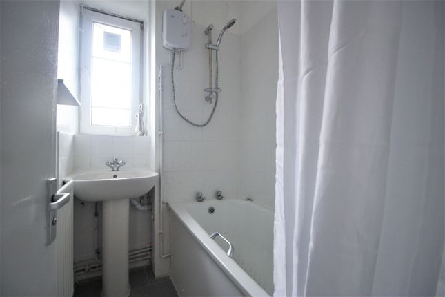 Flat for sale in Coate Street, London