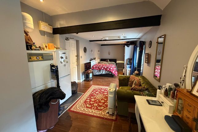 Flat 2, Warwick photo 3
