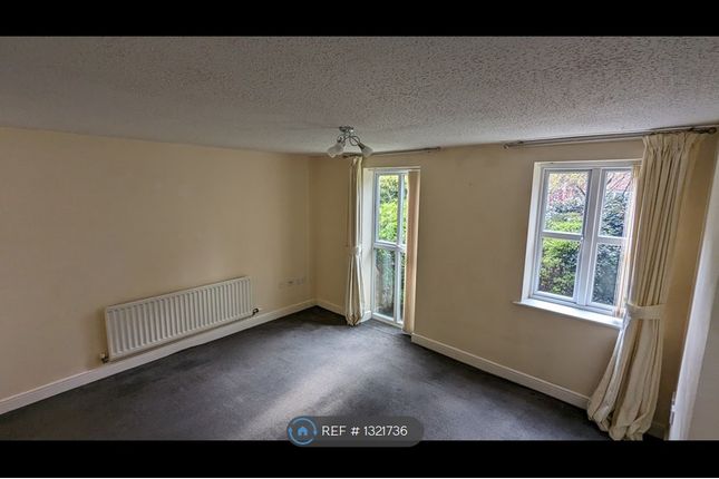 Flat to rent in Upton Rocks Avenue, Widnes