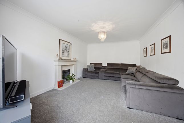 24 Oakeneaves Avenue, Rossendale photo 4