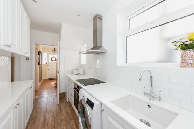 46, Dene Avenue, Hounslow photo 4