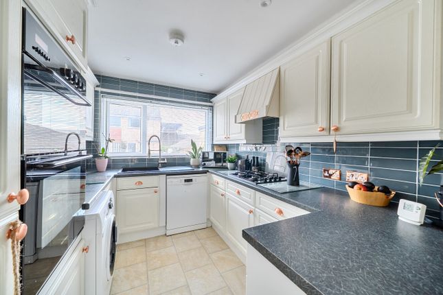 64, Swaledale, Berkshire photo 4