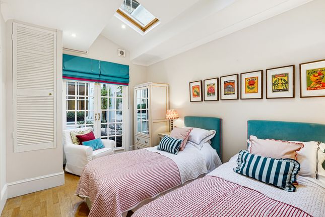 Garden  Flat, 64, Courtfield Gardens, London photo 4
