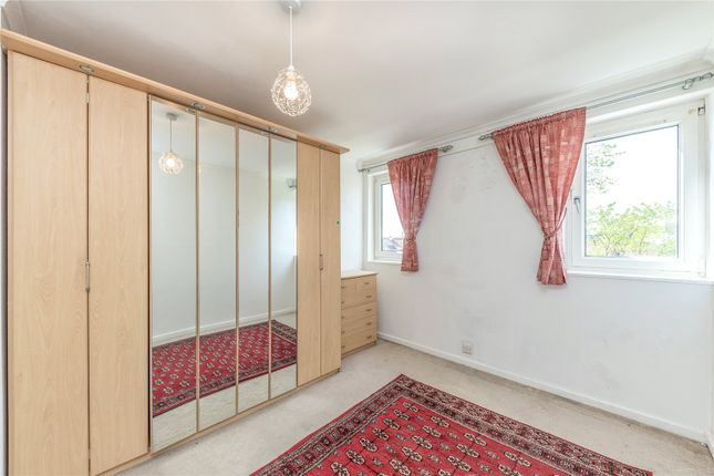 Flat to rent in Anfield Close, Weir Road, London