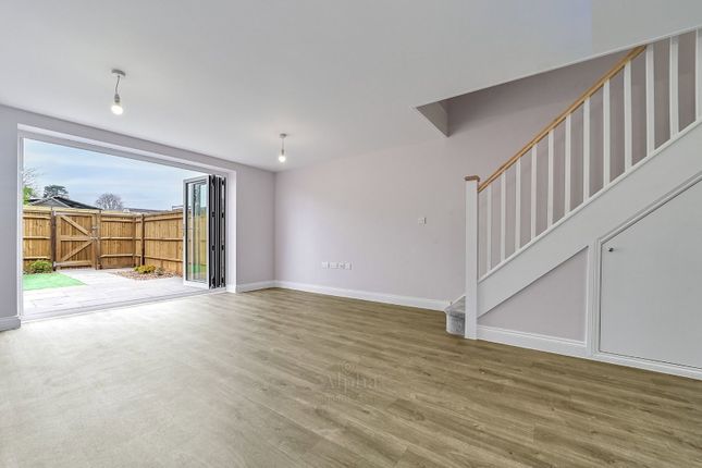 8, Johnson Close, Egham photo 2