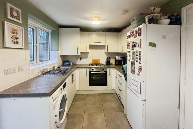 35, Rosewood Avenue, Chesterfield photo 2