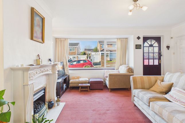 25 Weymouth Gardens, Gateshead photo 5