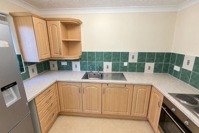 8 Elizabeth Court, The Crescent, Eastleigh photo 3