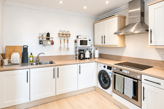 Flat 21, Poulton court, Victoria road, London photo 2