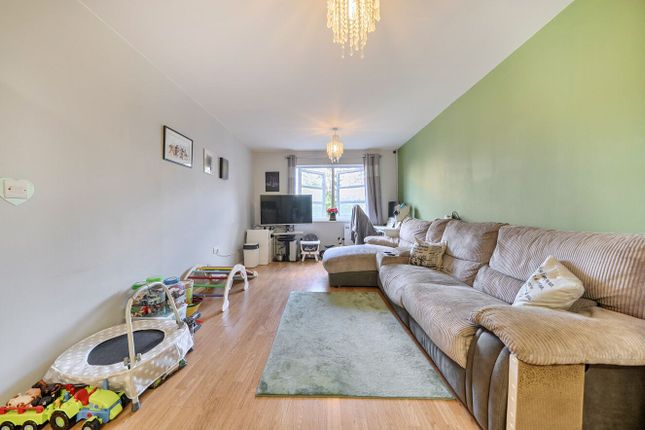 Flat Three, Elgin House, Romford photo 4
