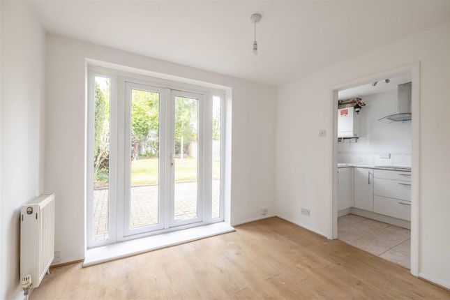 11, Moat Drive, Slough photo 4