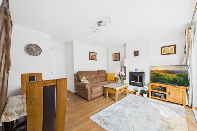 2, Willowbrook Drive, Cheltenham photo 3
