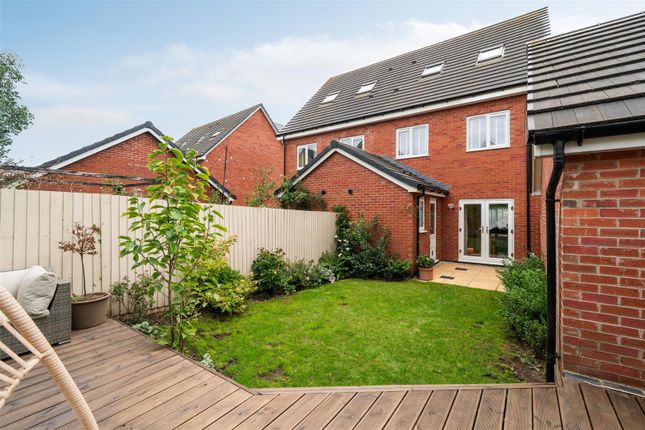 4, Walmsley Close, Chesterfield photo 3