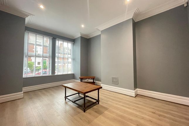 9, De Lacy Mount, Leeds photo 3