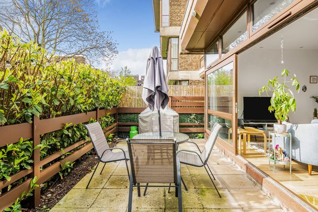 Flat for sale in Cabanel Place, Kennington