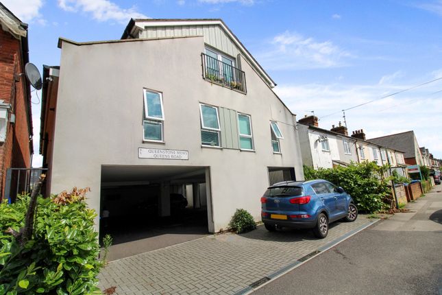 Detached house for sale in Queenstone Mews, Farnborough, Hampshire
