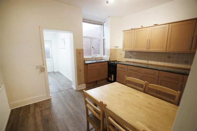 8, Carlton Grove, Bolton photo 4